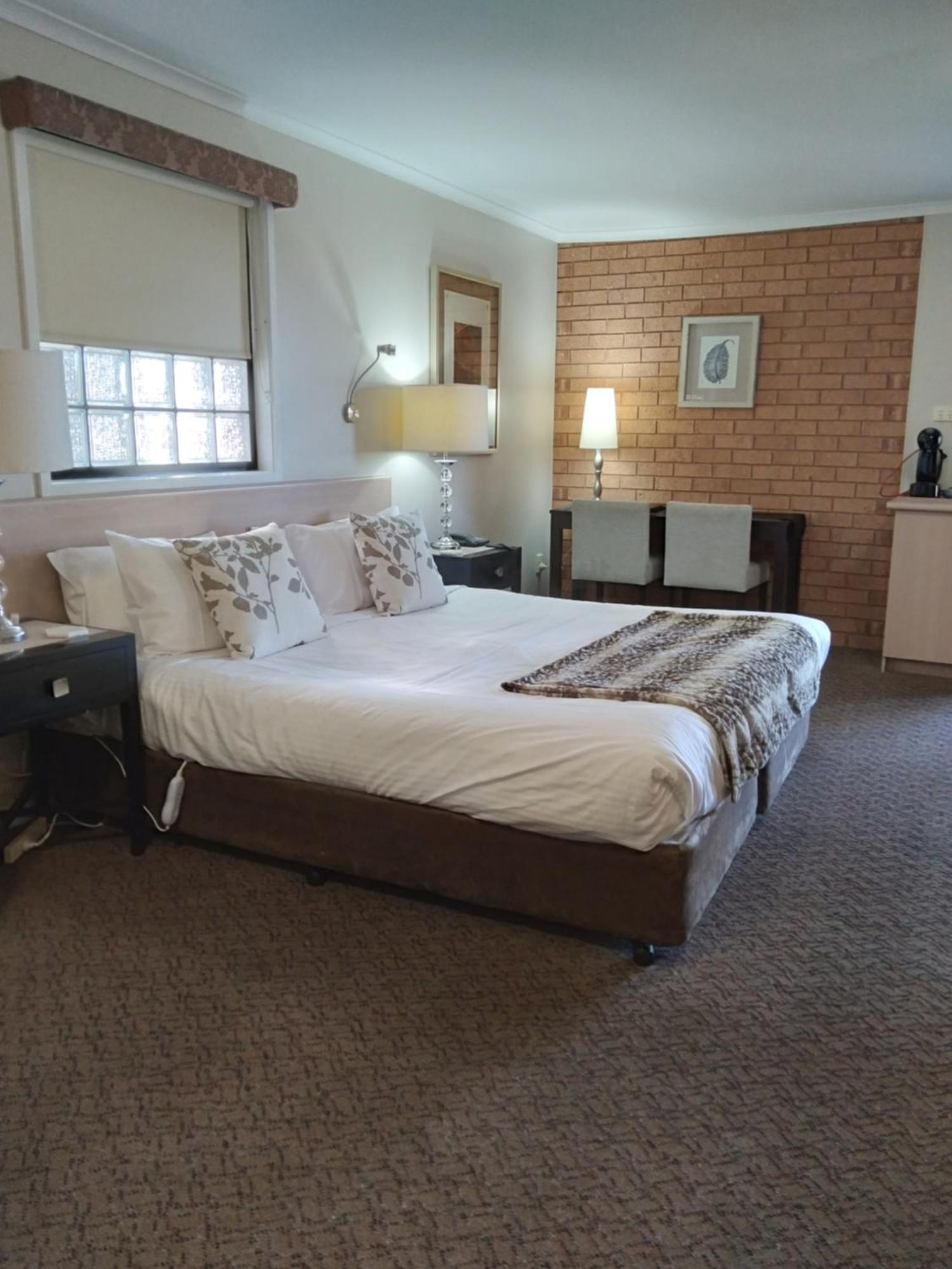 Bristol Hill Motor Inn Мэриборо Экстерьер фото