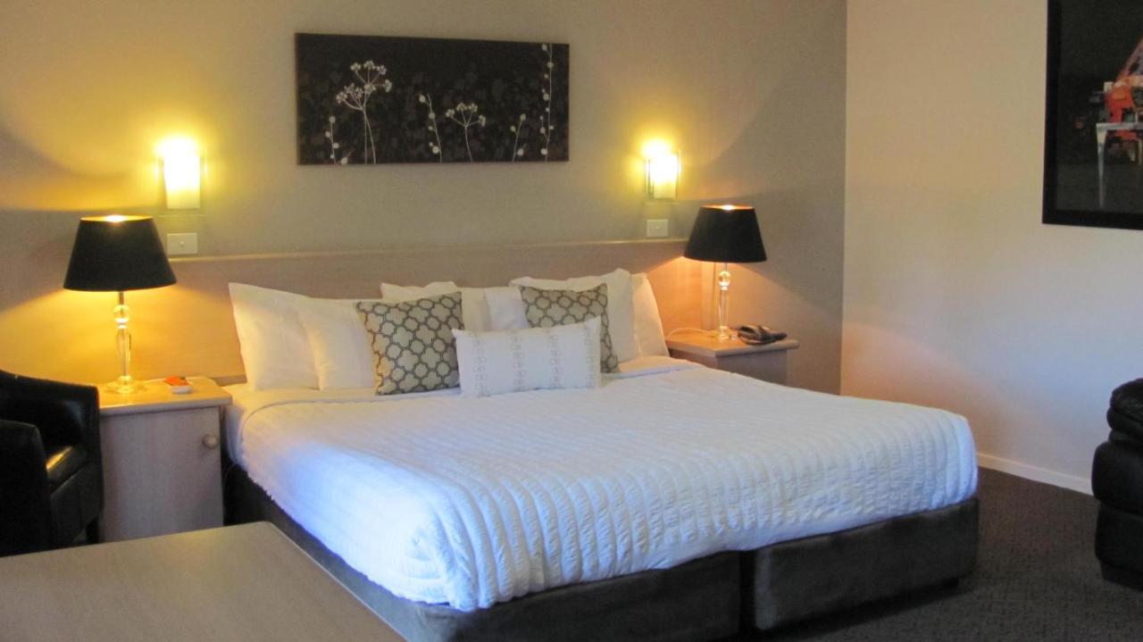 Bristol Hill Motor Inn Мэриборо Экстерьер фото