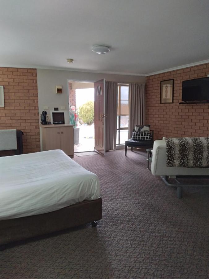 Bristol Hill Motor Inn Мэриборо Экстерьер фото