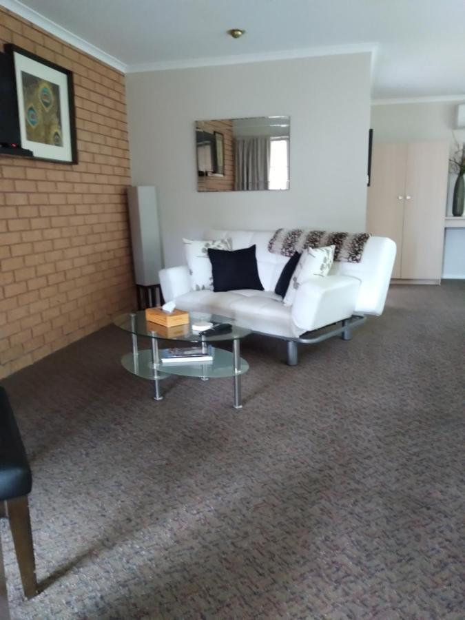 Bristol Hill Motor Inn Мэриборо Экстерьер фото