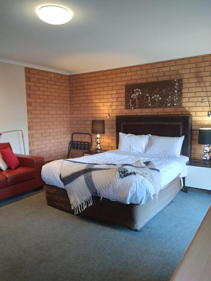 Bristol Hill Motor Inn Мэриборо Экстерьер фото