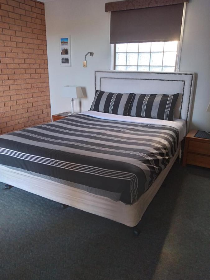 Bristol Hill Motor Inn Мэриборо Экстерьер фото