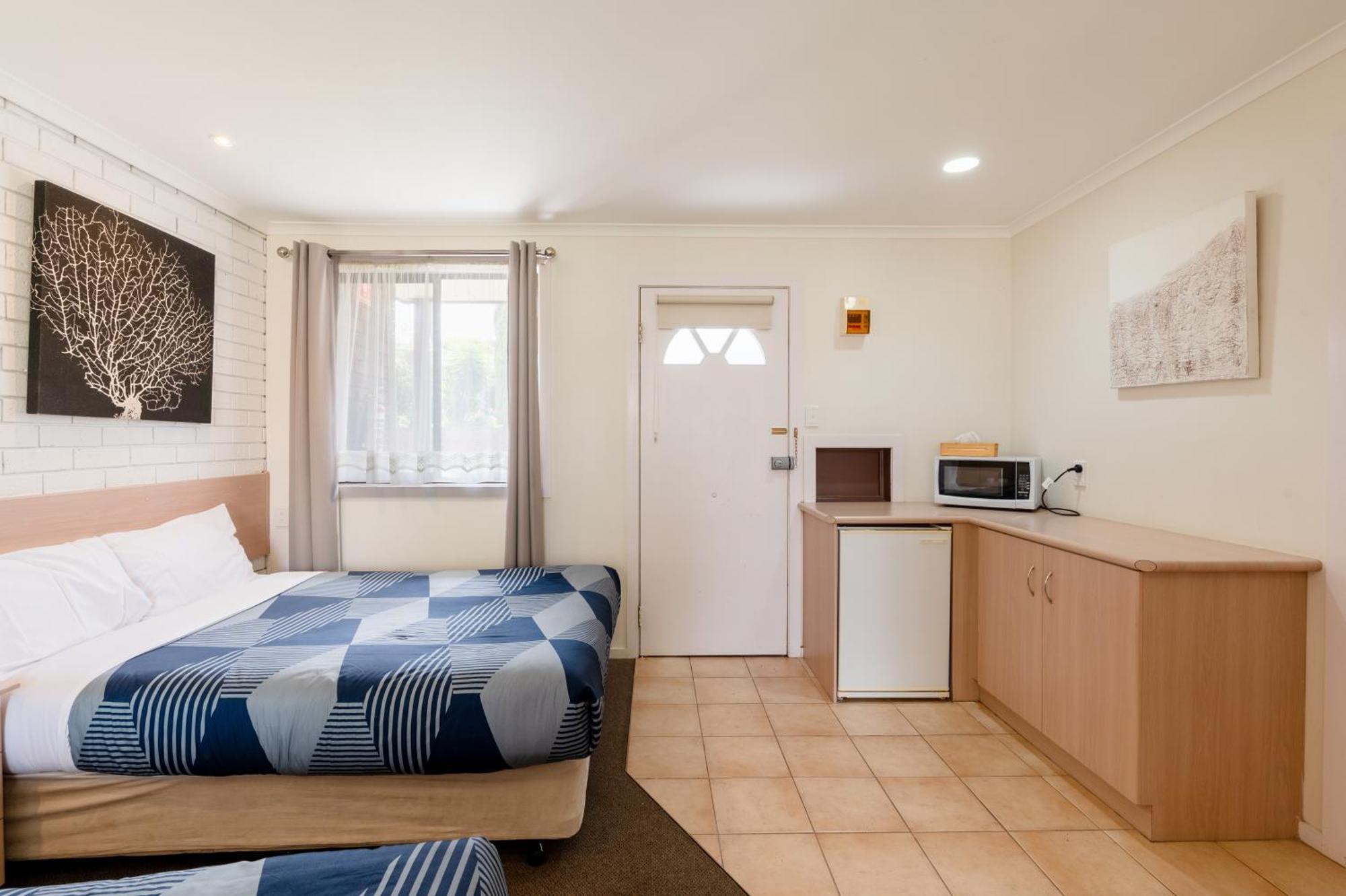 Bristol Hill Motor Inn Мэриборо Экстерьер фото