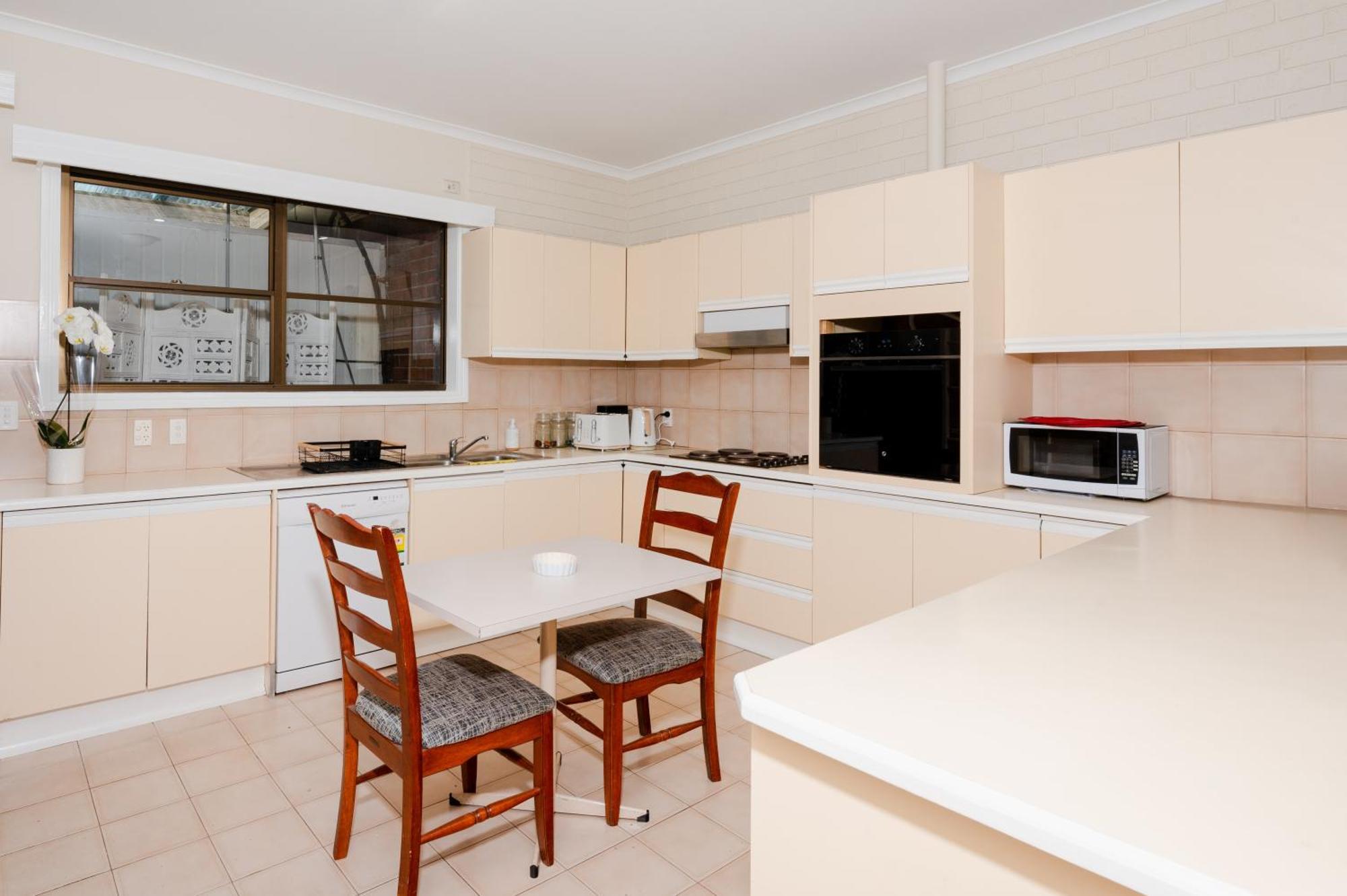 Bristol Hill Motor Inn Мэриборо Экстерьер фото