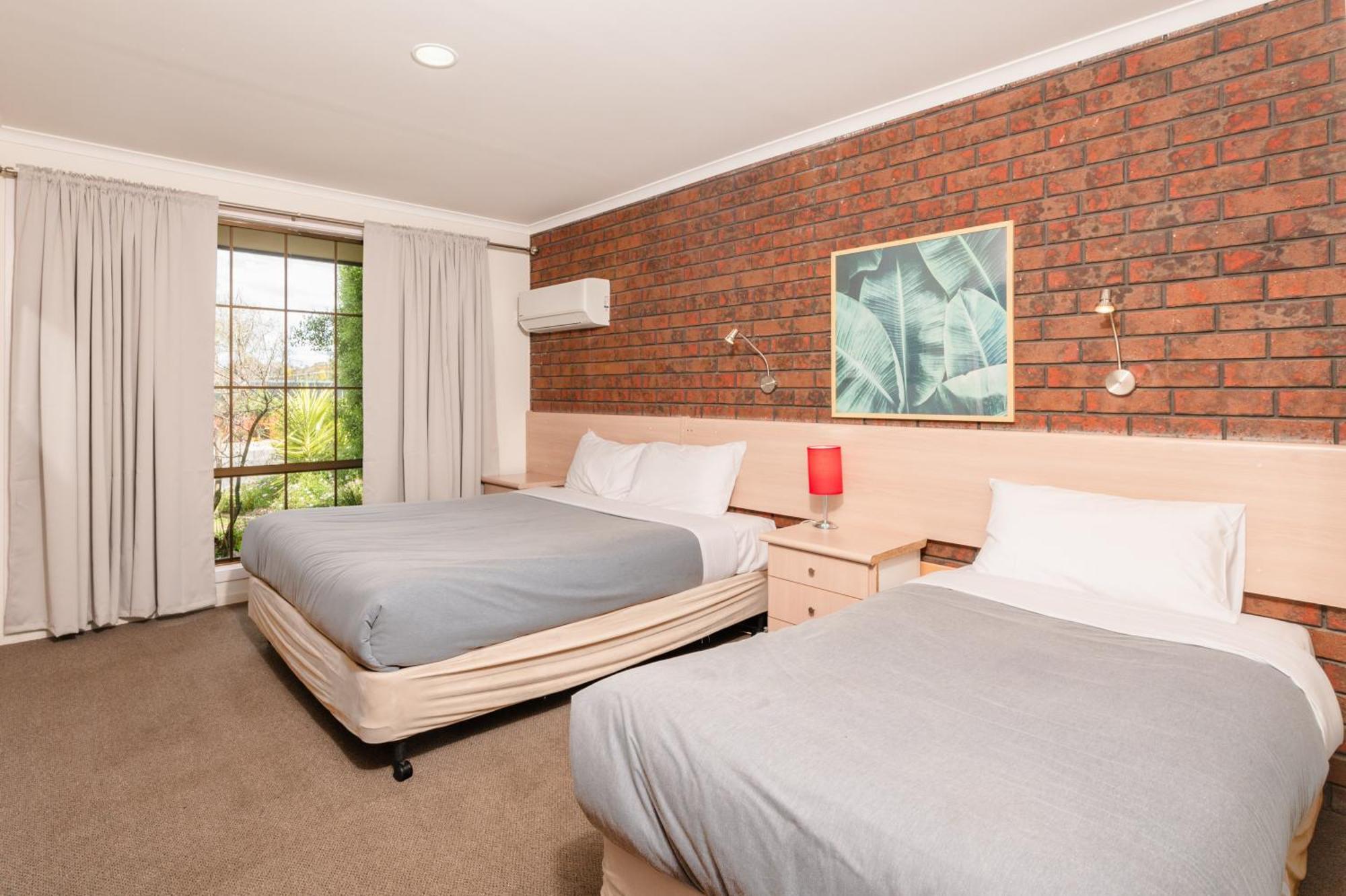 Bristol Hill Motor Inn Мэриборо Экстерьер фото
