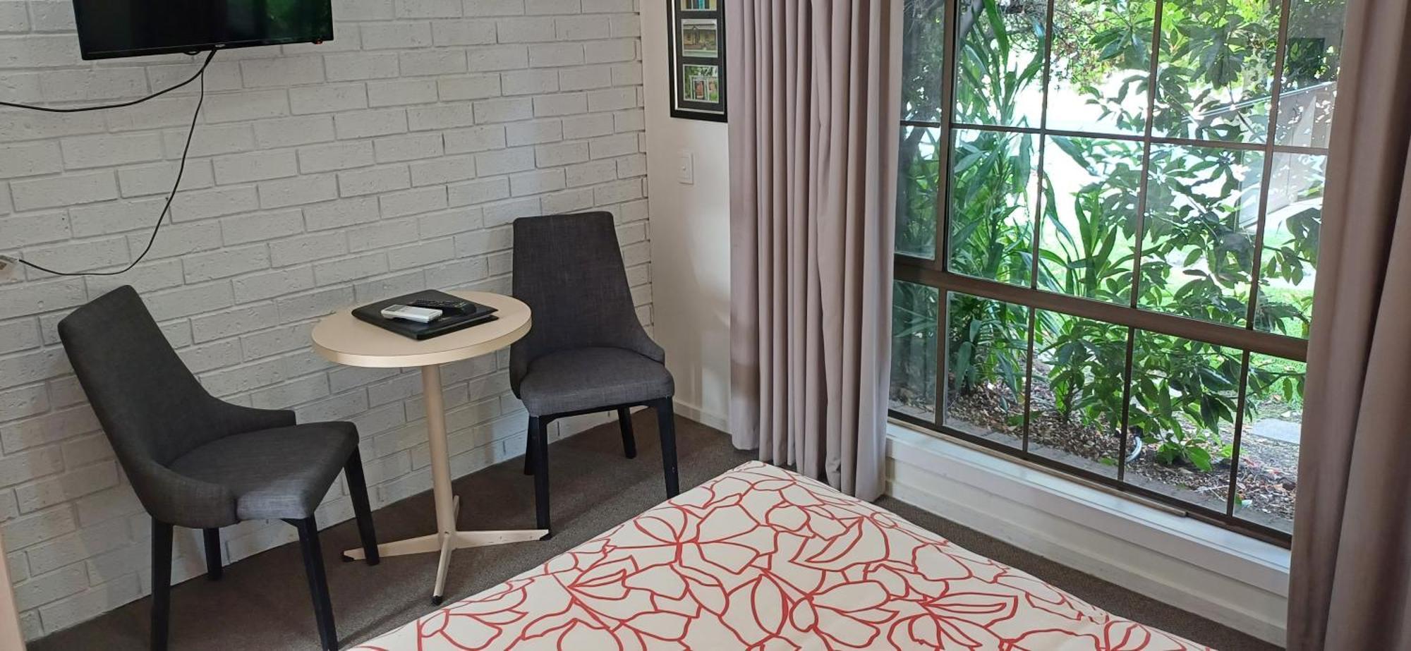 Bristol Hill Motor Inn Мэриборо Экстерьер фото