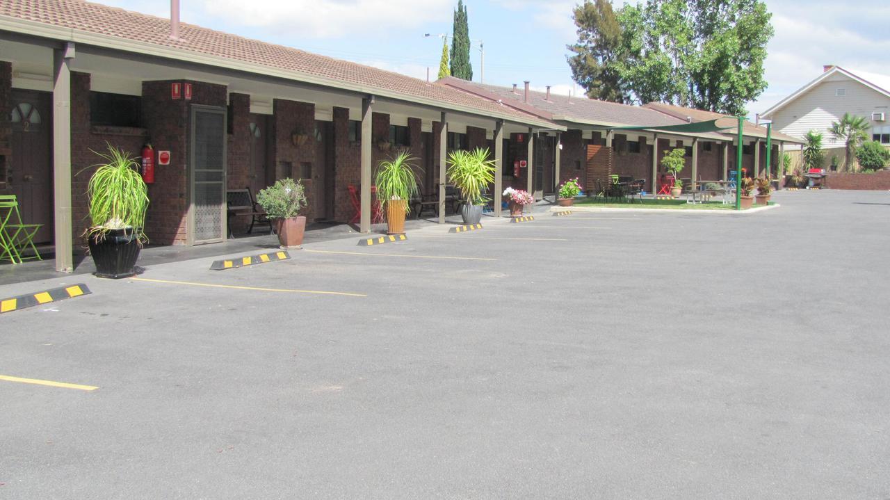 Bristol Hill Motor Inn Мэриборо Экстерьер фото