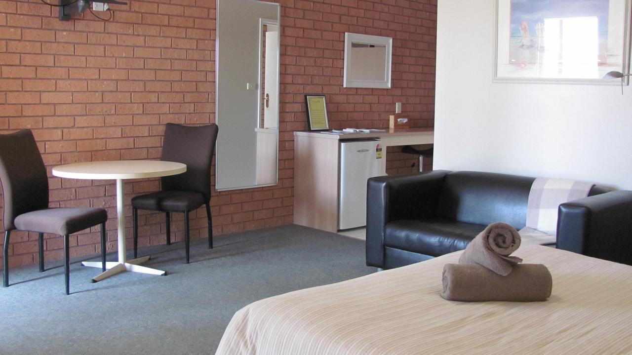 Bristol Hill Motor Inn Мэриборо Экстерьер фото