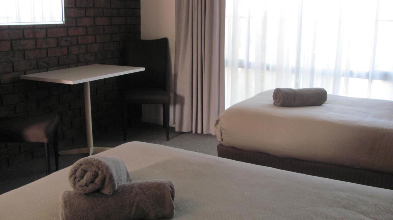 Bristol Hill Motor Inn Мэриборо Экстерьер фото