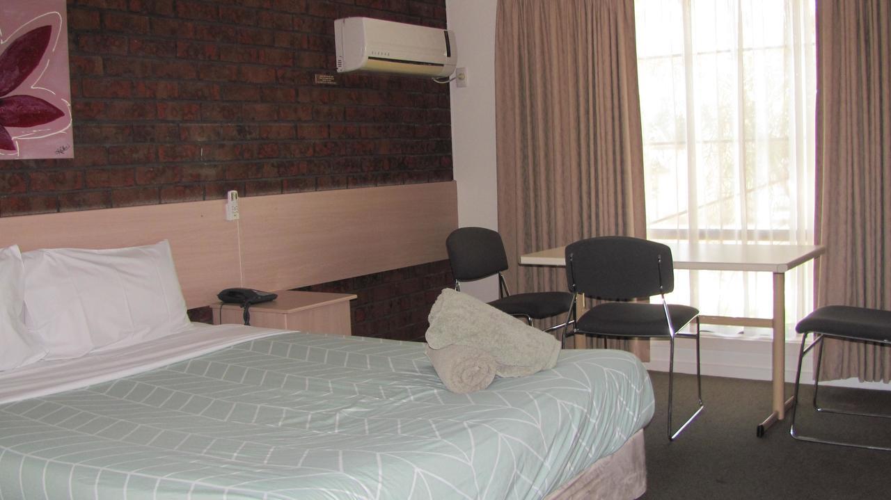Bristol Hill Motor Inn Мэриборо Экстерьер фото