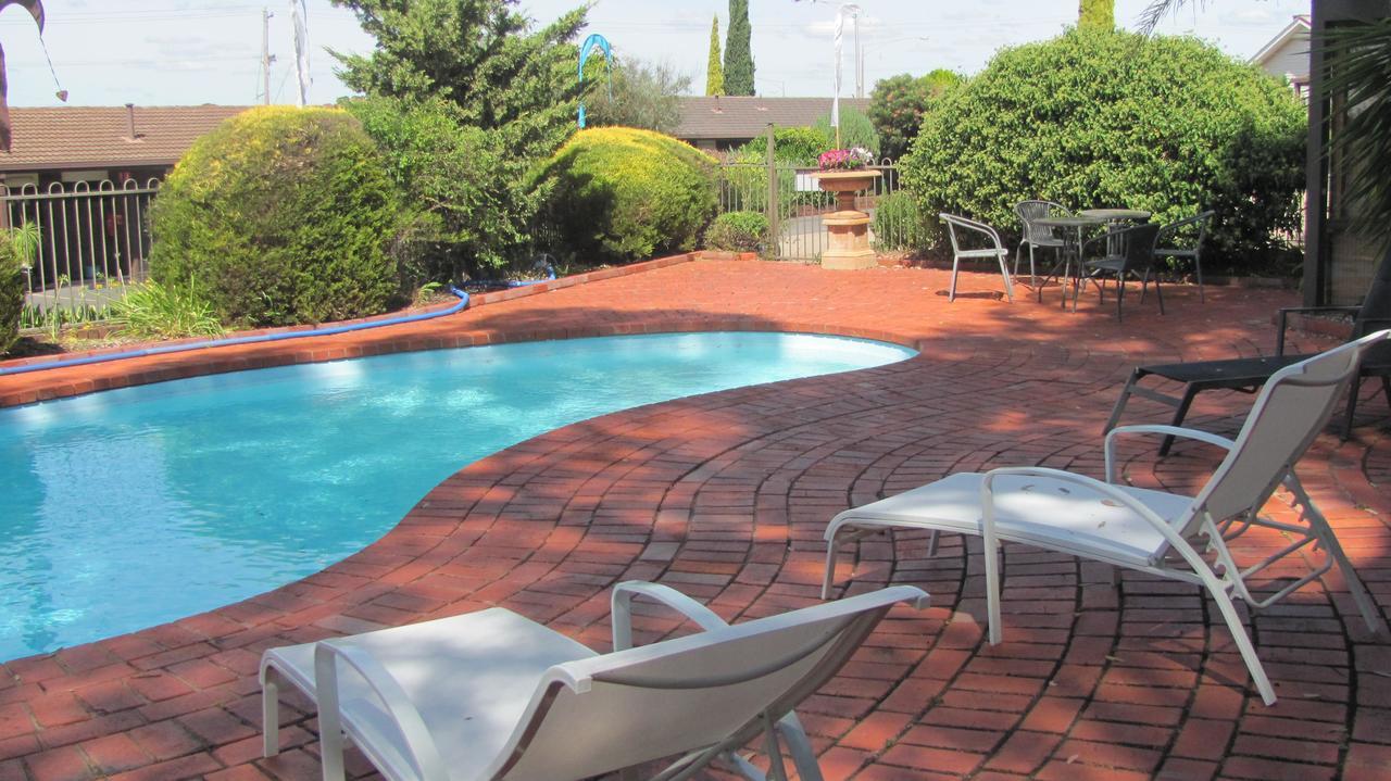 Bristol Hill Motor Inn Мэриборо Экстерьер фото